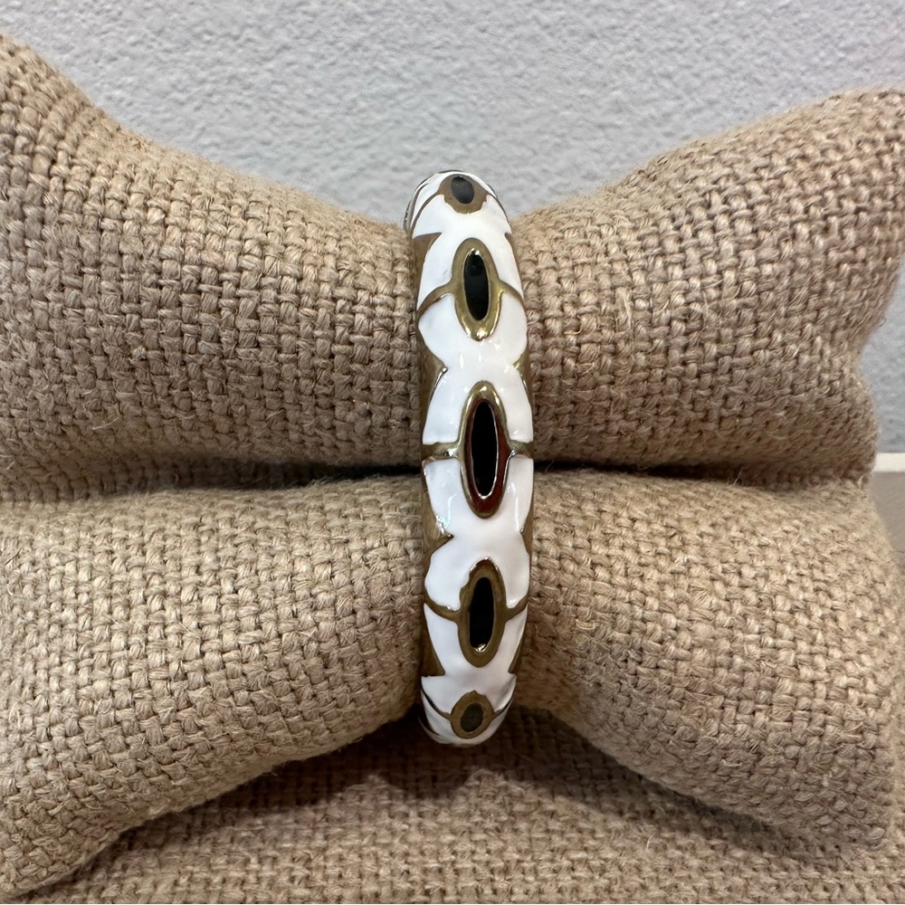 Fornash (1) vintage style white and black with gold bracelet. Has enamel finish. - Picture 2 of 4